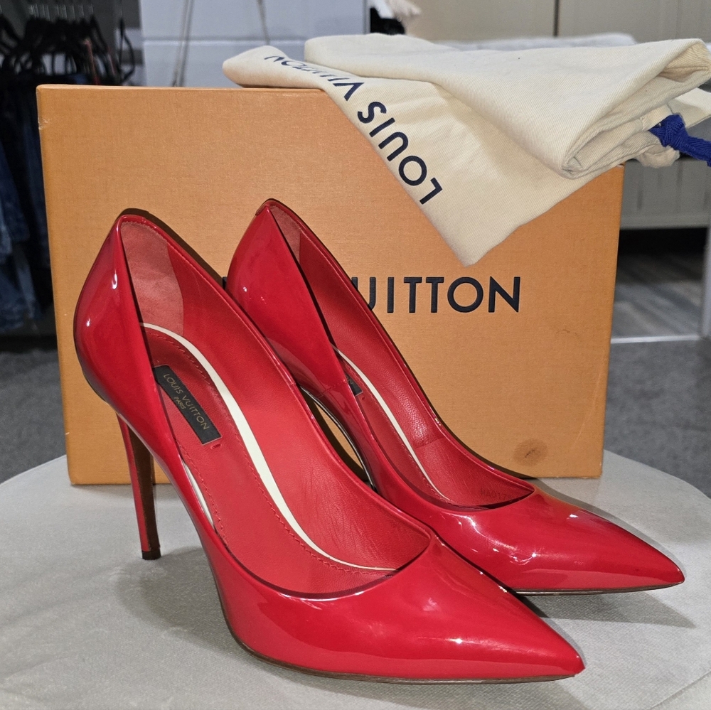 Louis Vuitton EYELINE Pointed Toe RED PATENT Leather Pumps Heels 39